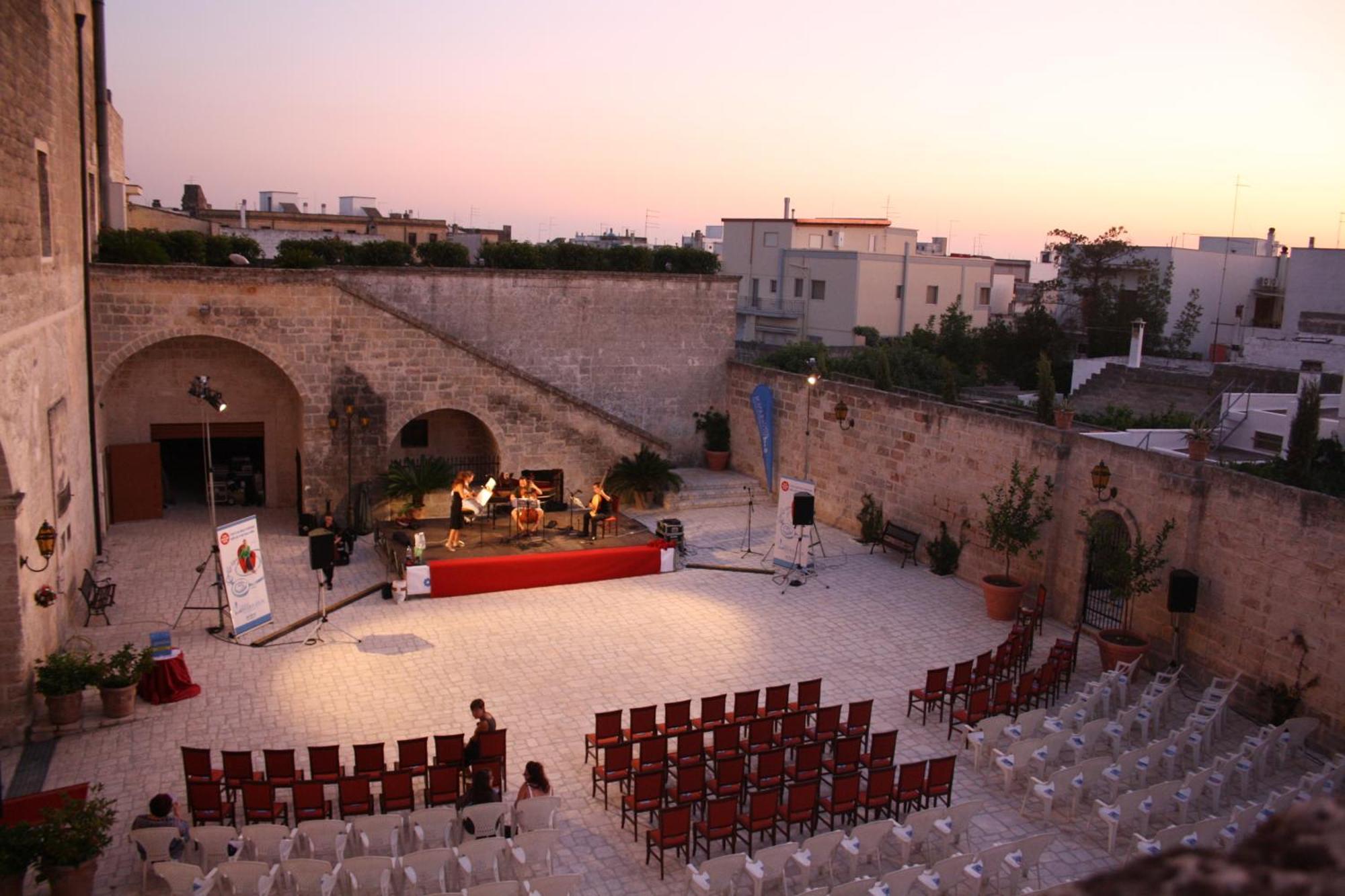Castello Conti Filo Bed & Breakfast Torre Santa Susanna Dış mekan fotoğraf
